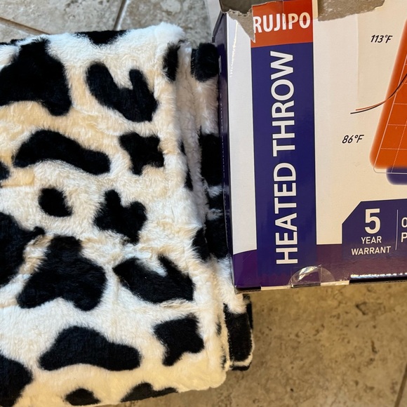 NEW RUJIPO Heated Throw -Cow pattern-Faux Fur-Sherpa on Reverse-50X60 Great 🎁 - Picture 3 of 8